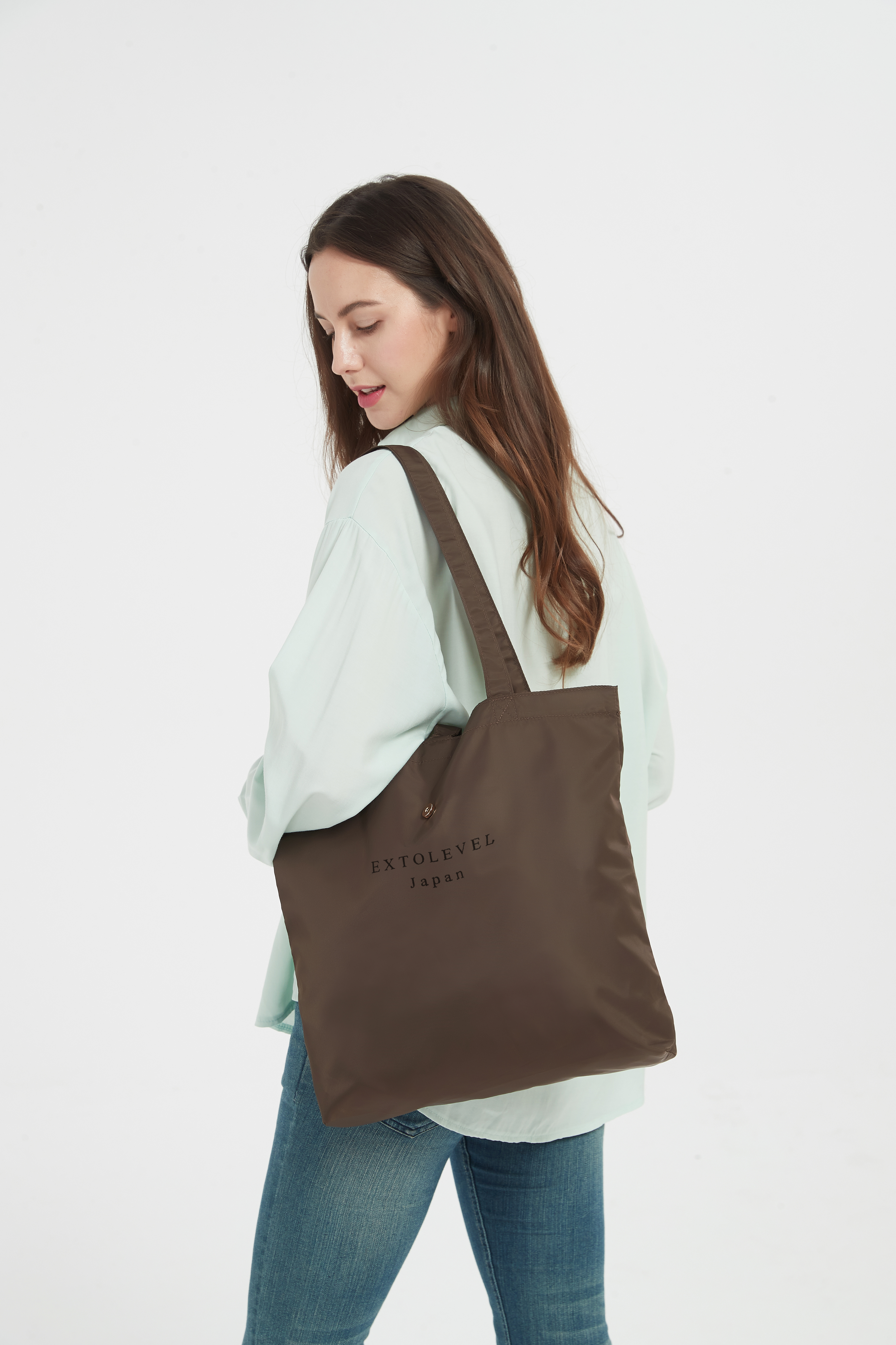 濃いめの色なのでロゴが目立ちません。